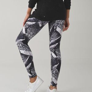 Size 8 - Lululemon Wunder Under Pant III